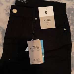 Black - mid rise - shorts